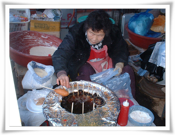 못생긴 늙은 이는 왜 찍소?라며 환하게 웃으시는 아주머니가 정겹다 